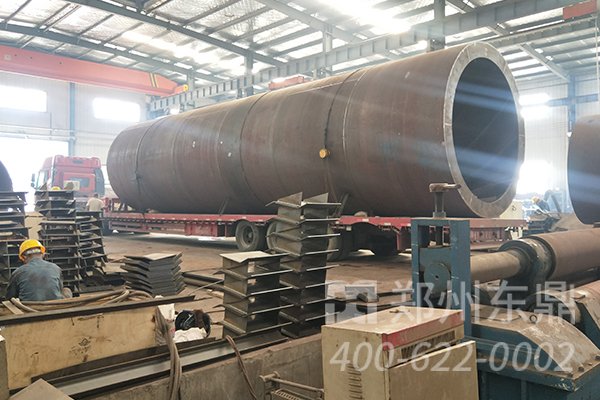 環(huán)保煤泥烘干機(jī)設(shè)備裝車發(fā)貨現(xiàn)場